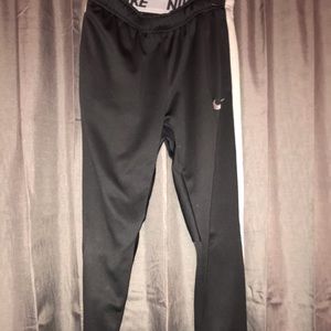 BLACK NIKE SWEATPANTS